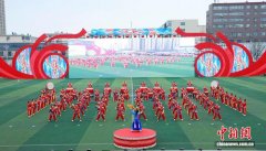 （新春走基层）以鼓催征以赛聚力 山西太原2000余人同台竞技